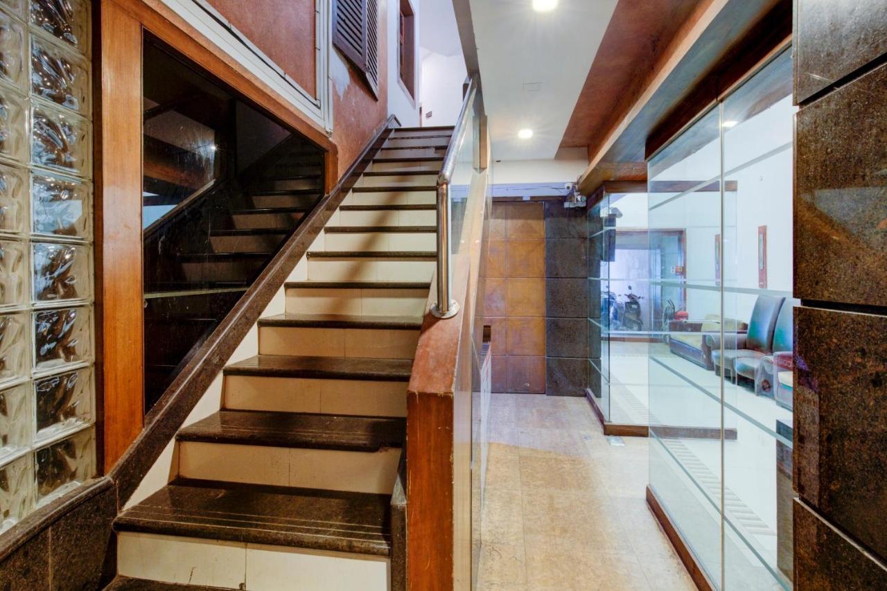 Capital O 77295 Hotel Bansidhar Bhuvan Mumbai Exteriör bild
